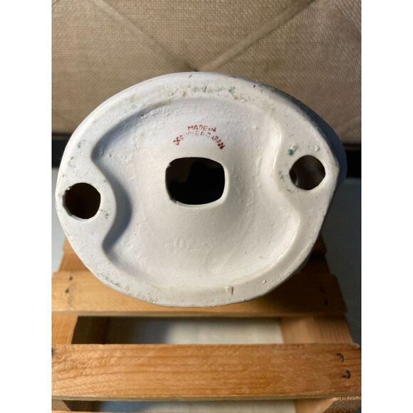 Vintage OCCUPIED JAPAN Porcelain Figurine Woman Leaning on a Fence - Picture 5 of 6